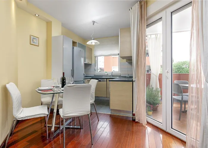 With A Parking Space - 19628 Πούλα