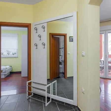 With A Parking Space - 19628 Appartamento Pola