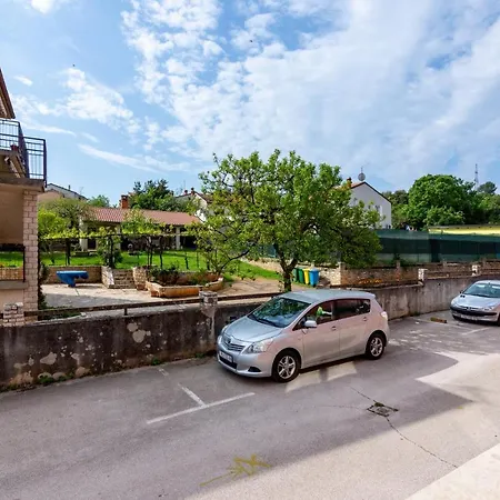 With A Parking Space - 19628